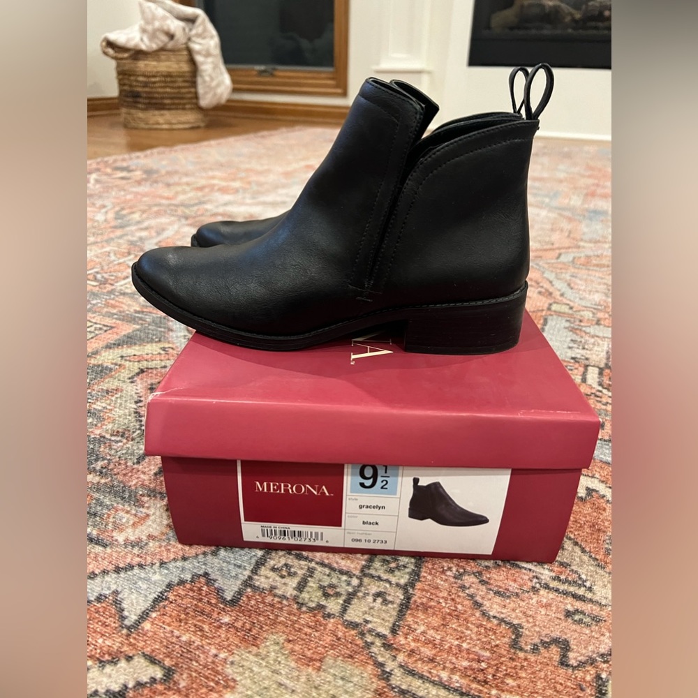 Womens Merona black booties